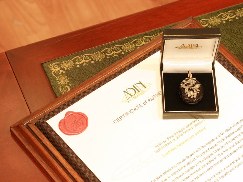 Classical Victorian onyx and diamond locket (image 6 of 7)